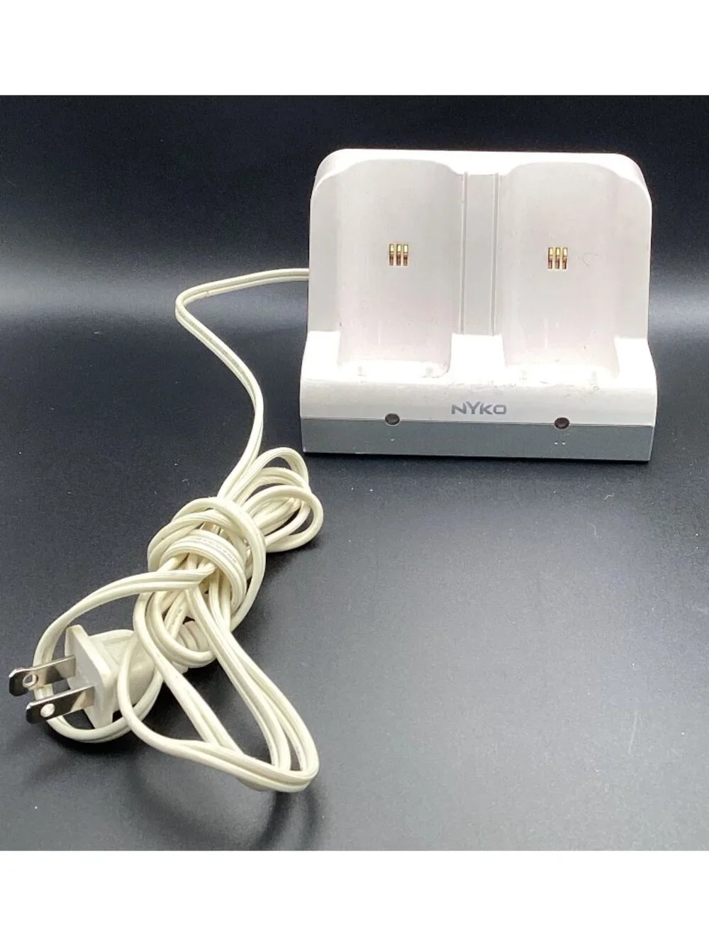 Nintendo Wii NYKO Controller Charge Station Dock White 87090-A50 Untested As-Is!